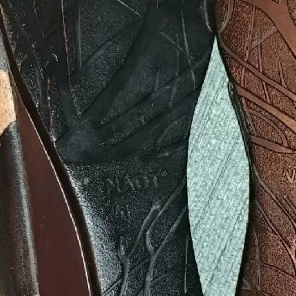 Naot Unicorn leather t-strap sandals - Picture 7 of 9